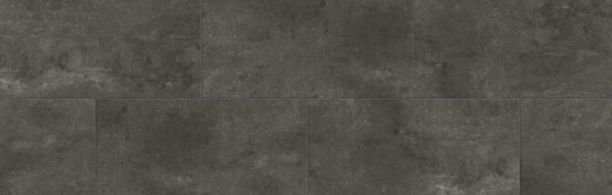 Aufnahme einer Diele Klick Vinyl Beton Dunkel. Der Aufdruck erinnert an Beton, während die Farbe fast schwarz ist.